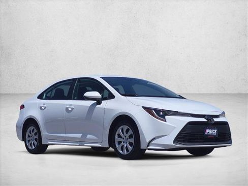 Used 2024 Toyota Corolla LE FWD image 3