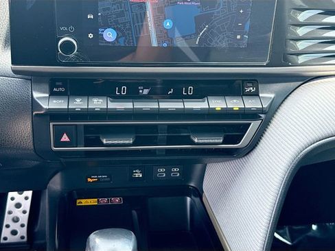 Used 2025 Toyota Camry SE w/ Convenience Package FWD image 16