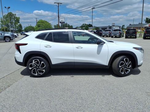 New 2026 Chevrolet Trax RS w/ Driver Confidence Package FWD image 3