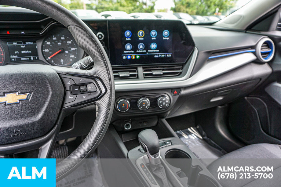 Used 2025 Chevrolet Trax LS FWD image 31