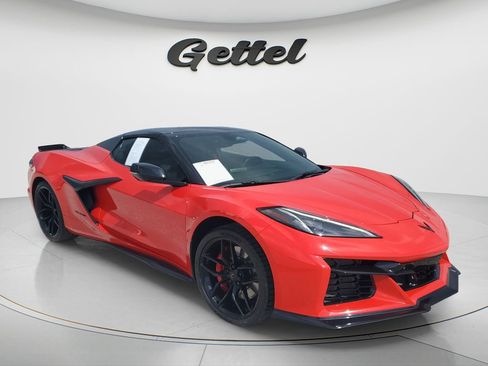 Used 2025 Chevrolet Corvette Z06 RWD image 3