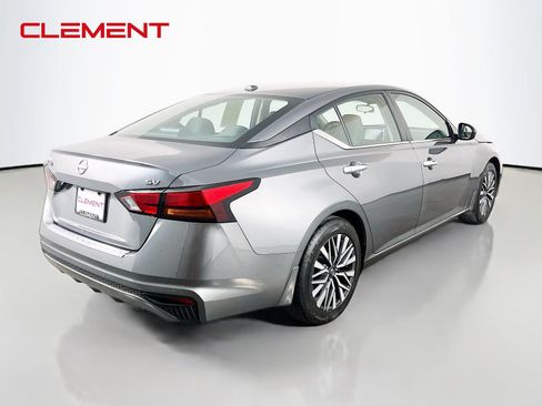 Used 2023 Nissan Altima 2.5 SV FWD image 7
