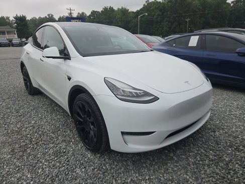 Used 2022 Tesla Model Y Long Range AWD/4WD image 2