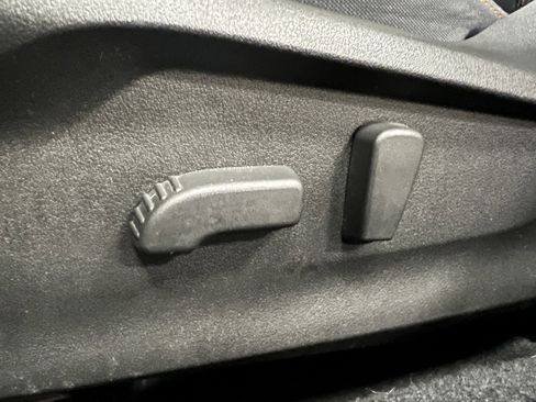 Used 2022 Subaru Crosstrek 2.0i Premium w/ Moonroof Package image 11