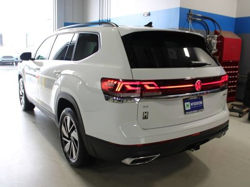 Used 2025 Volkswagen Atlas SE AWD/4WD image 23