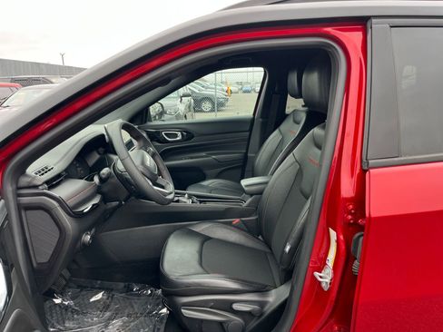 Used 2025 Jeep Compass Trailhawk image 25