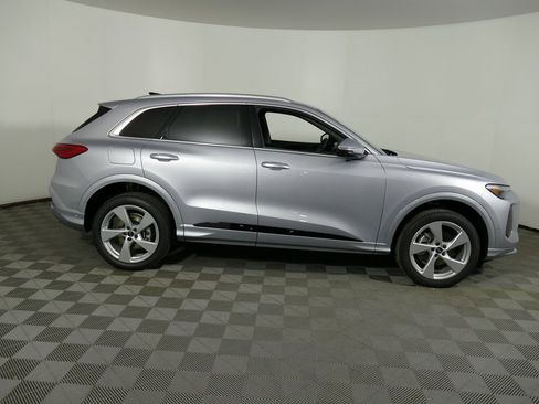 New 2025 Audi Q5 Premium Plus image 2