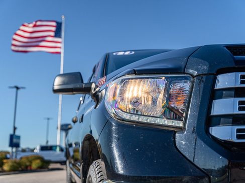 Used 2021 Toyota Tundra SR5 w/ Trail Edition image 10