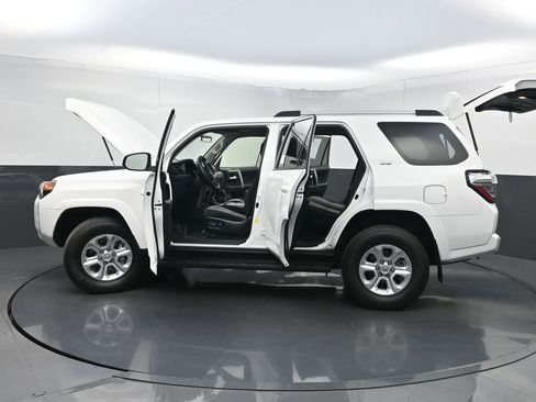 Used 2019 Toyota 4Runner SR5 AWD/4WD image 32
