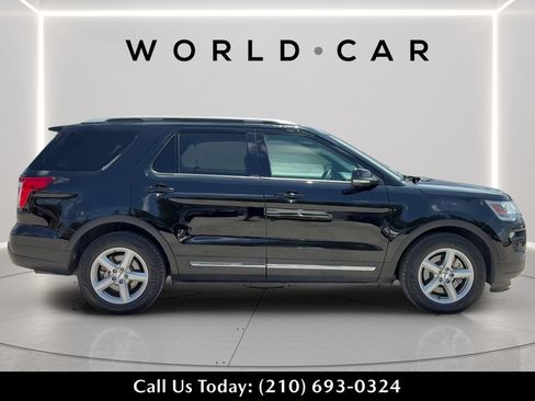Used 2018 Ford Explorer XLT w/ Equipment Group 202A FWD image 8