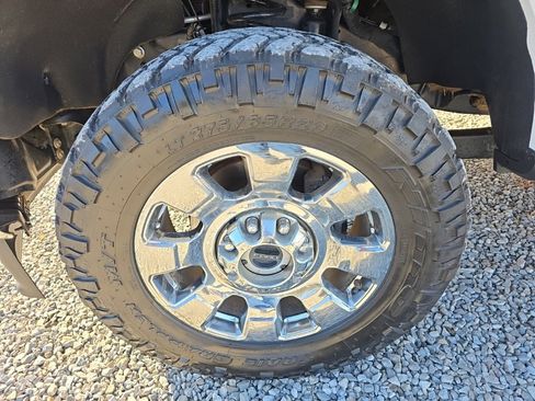 Used 2023 Ford F250 Lariat w/ Chrome Package image 12