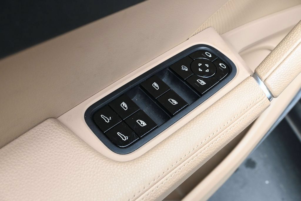 Certified 2021 Porsche Cayenne S AWD/4WD image 9