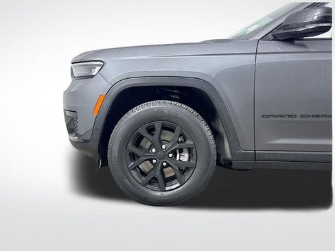 Used 2025 Jeep Grand Cherokee L Laredo image 31