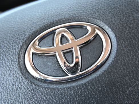 Used 2023 Toyota Camry XSE FWD image 40