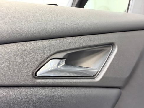 Used 2025 Chevrolet Traverse LT FWD image 19