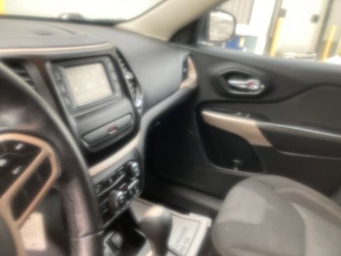 Used 2017 Jeep Cherokee Latitude image 17