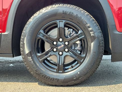 Used 2022 GMC Acadia AT4 w/ Technology Package AWD/4WD image 9