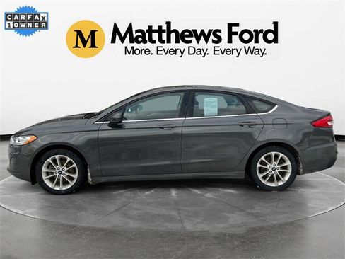 Used 2019 Ford Fusion SE image 2