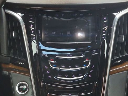 Used 2020 Cadillac Escalade ESV Luxury AWD/4WD image 19