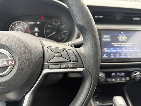 Used 2022 Nissan Kicks SV FWD image 25