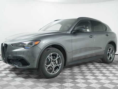 New 2025 Alfa Romeo Stelvio Sprint image 3