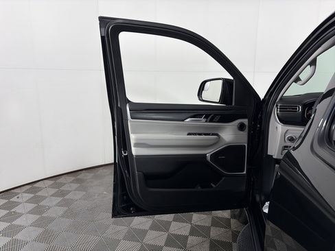 Used 2022 Jeep Wagoneer Series I image 27