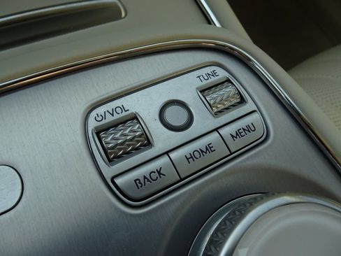 Used 2025 Genesis G90 3.5T AWD/4WD image 28