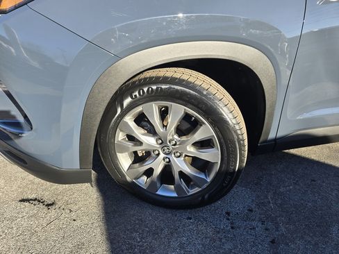 Used 2024 Toyota Grand Highlander Limited image 2