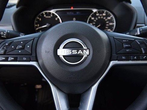 Used 2025 Nissan Altima 2.5 SV image 18