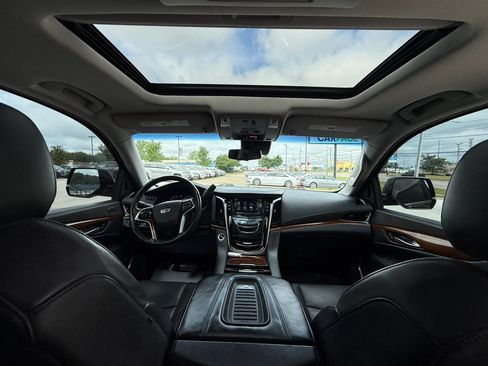 Used 2018 Cadillac Escalade Premium Luxury w/ LPO, Radiant Package AWD/4WD image 26