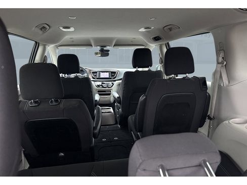 Used 2023 Chrysler Voyager LX FWD image 34