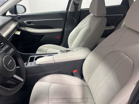 New 2025 Hyundai Sonata Limited image 8