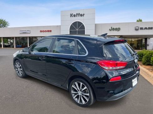 Used 2020 Hyundai Elantra GT FWD image 4