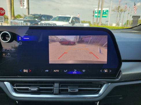 Used 2025 Chevrolet Equinox EV LT FWD image 11