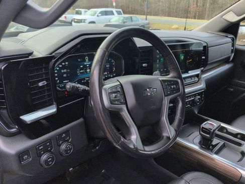 Used 2022 Chevrolet Silverado 1500 LT Trail Boss w/ Convenience Package II image 10