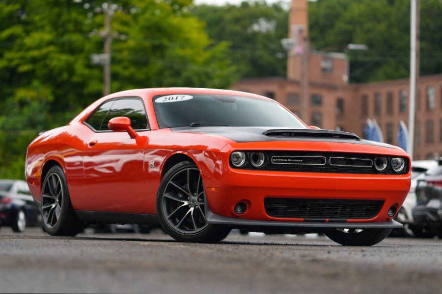 Used 2017 Dodge Challenger R/T Scat Pack RWD image 4
