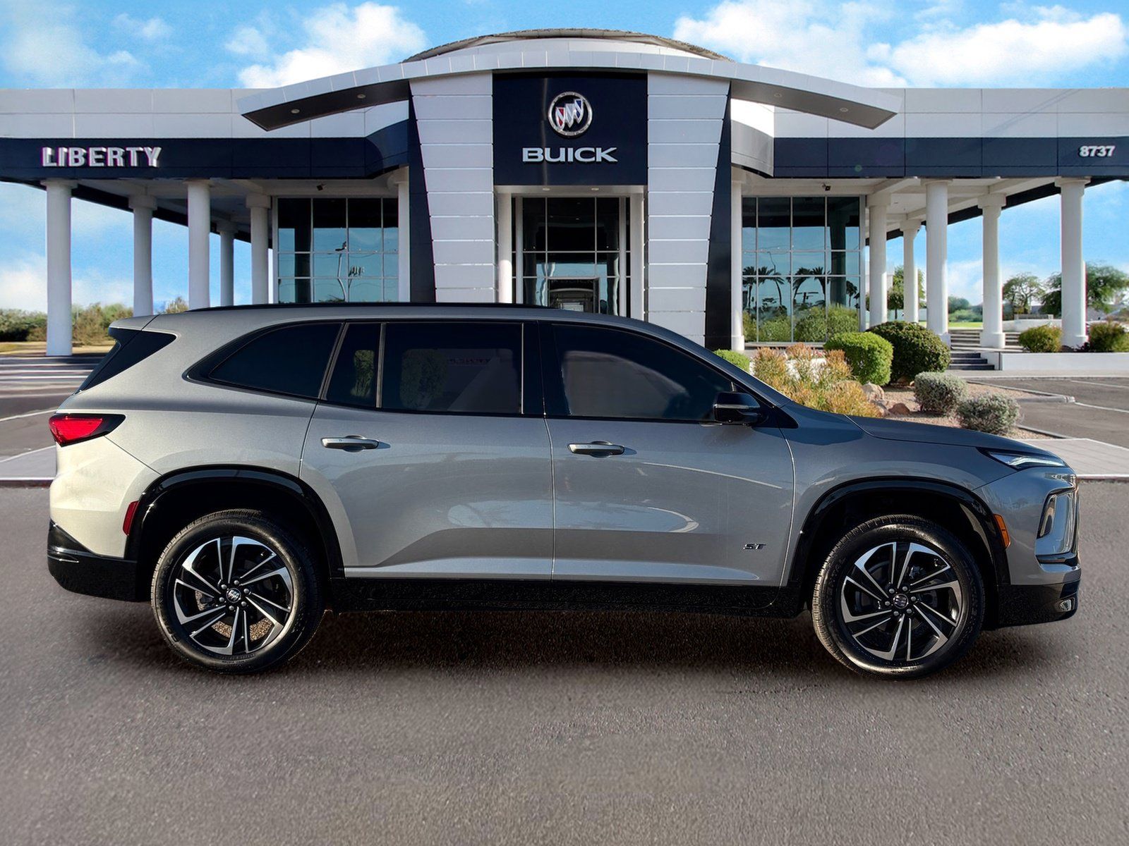 Used 2025 Buick Enclave Sport Touring w/ Power Package FWD image 3