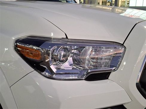 Certified 2022 Toyota Tacoma SR5 image 13