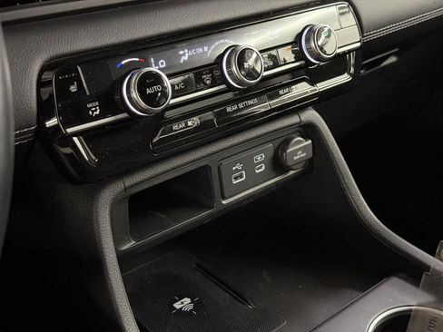 Certified 2025 Honda Pilot Touring image 18
