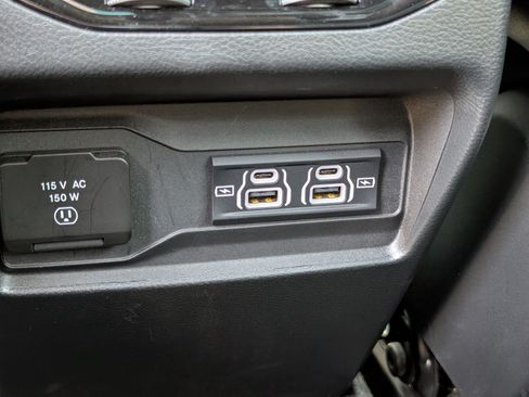 Used 2024 Jeep Grand Cherokee Altitude RWD image 16