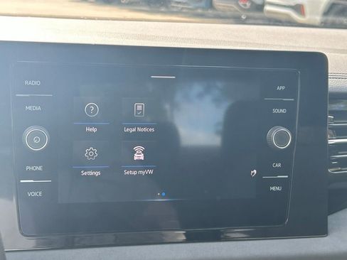 Used 2025 Volkswagen Jetta SE w/ Sunroof Package image 18