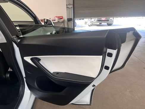 Used 2021 Tesla Model Y Long Range image 15