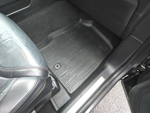 Used 2020 Ford Explorer Platinum w/ Premium Technology Package image 21