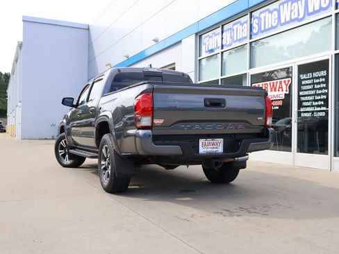 Used 2017 Toyota Tacoma TRD Sport w/ Premium & Technology Package AWD/4WD image 39