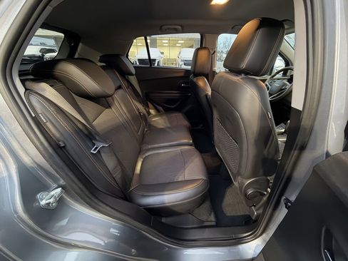 Used 2020 Chevrolet Trax LT w/ LT Convenience Package image 14