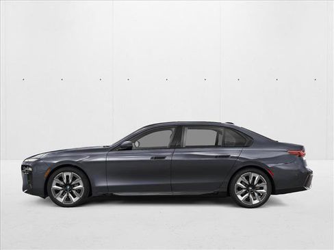 Used 2026 BMW 740i xDrive image 3