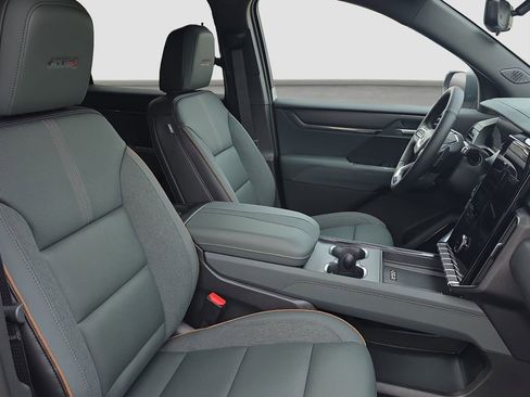 New 2026 GMC Acadia AT4 w/ Luxury Package AWD/4WD image 19