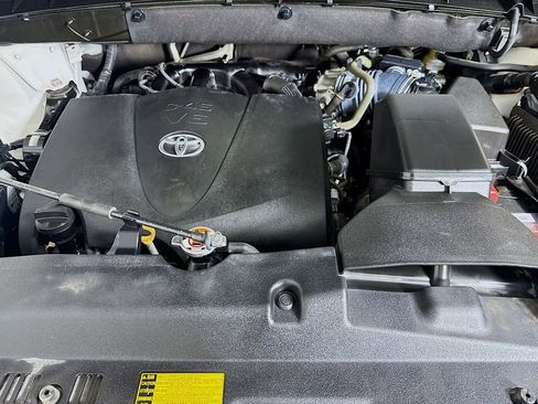 Used 2018 Toyota Highlander Plus FWD image 39