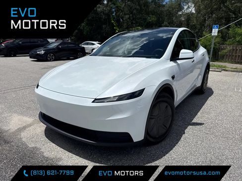 Used 2026 Tesla Model Y Long Range AWD/4WD image 1