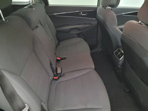 Used 2016 Kia Sorento LX image 19